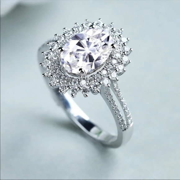 New Oval Cut Beautiful Diamond Women’s Ring - Picture 6 of 6